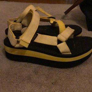 Yellow Tevas